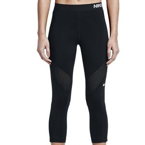 Nike Pro Women’s Dri-Fit Capri Legging